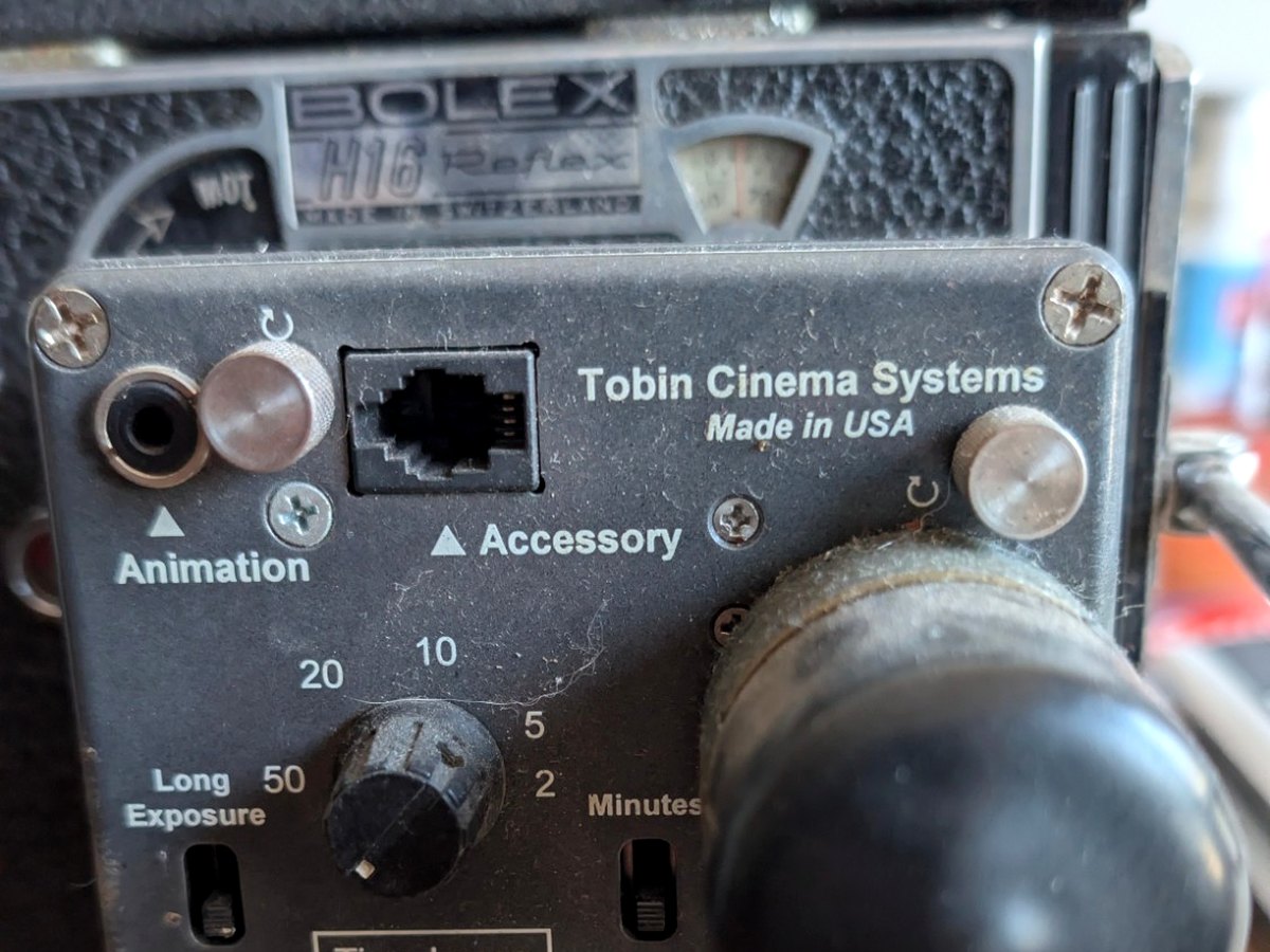 La cinepresa Bolex H16 Reflex dello studio, con il motore per il passo a passo