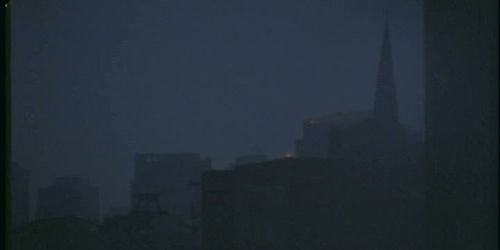 Lo skyline e una guglia.