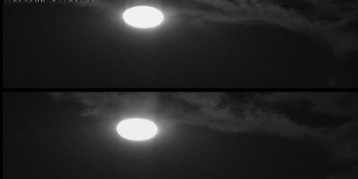 La luna nel nero, doppia.